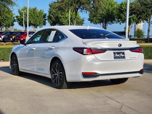 2025 Lexus ES 300h Premium