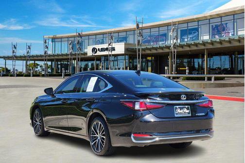 2025 Lexus ES 300h Premium