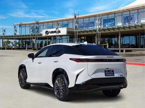 2023 Lexus RZ 450e Luxury