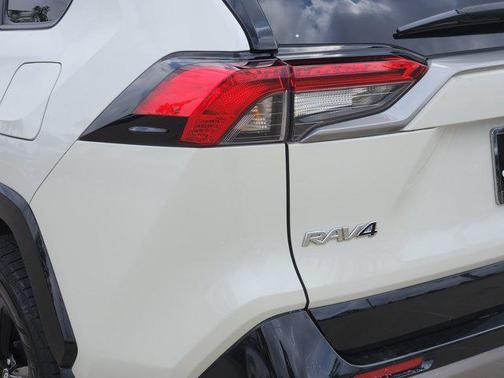 2021 Toyota RAV4 Hybrid SE