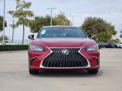 2025 Lexus ES 300h Base