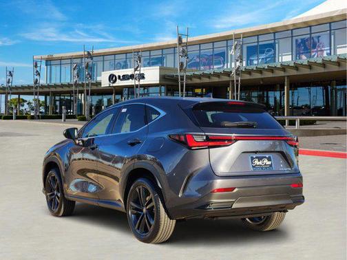 2026 Lexus NX 450h+ Luxury