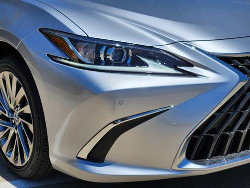 2025 Lexus ES 300h Luxury