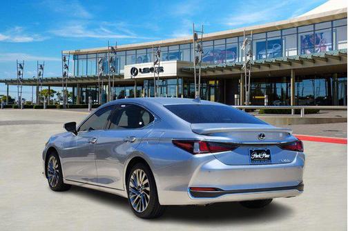 2025 Lexus ES 300h Luxury