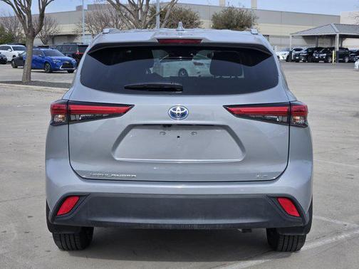 2022 Toyota Highlander Hybrid XLE