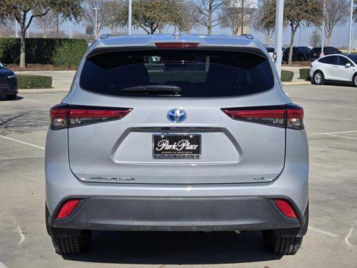 2022 Toyota Highlander Hybrid XLE