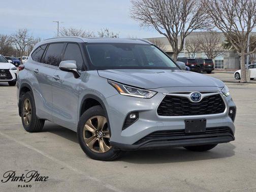 2022 Toyota Highlander Hybrid XLE