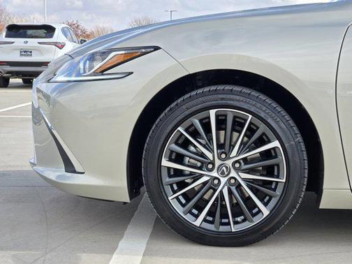 2025 Lexus ES 350 Base