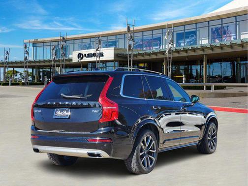 2018 Volvo XC90 T6 Momentum