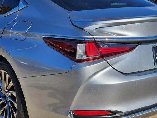 2024 Lexus ES 300h Ultra Luxury