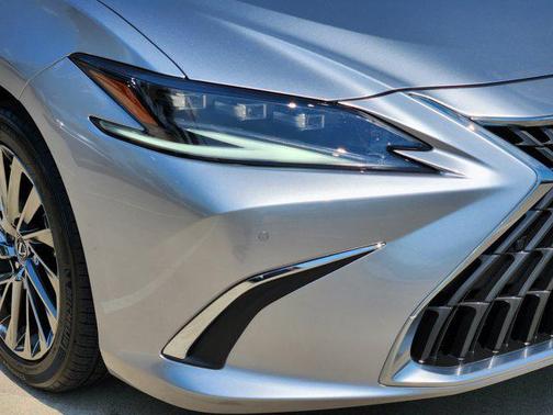 2024 Lexus ES 300h Ultra Luxury