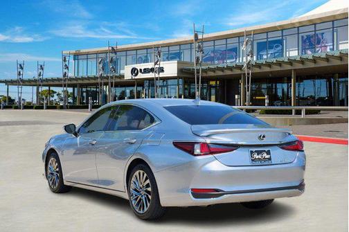2024 Lexus ES 300h Ultra Luxury