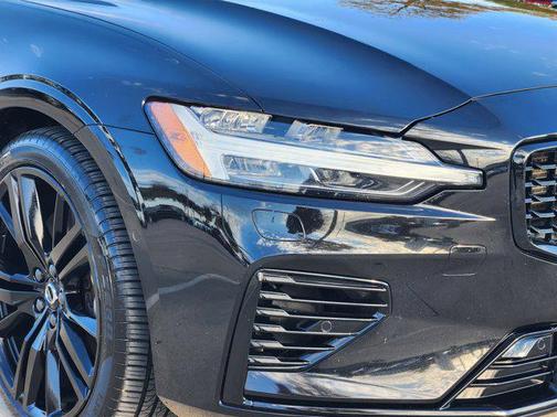 2023 Volvo S60 Recharge Plug-In Hybrid T8 Plus Black Edition