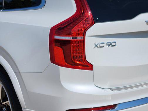 2021 Volvo XC90 Recharge Plug-In Hybrid T8 Inscription Expression 7 Passenger