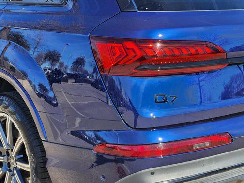 2024 Audi Q7 45 Premium Plus