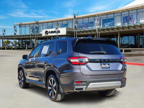 2023 Honda Pilot Touring 8-Passenger