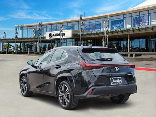 2025 Lexus UX 300h Premium