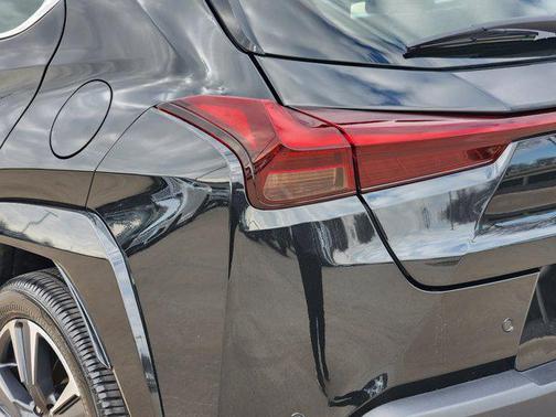 2025 Lexus UX 300h Premium