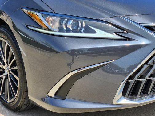 2025 Lexus ES 300h Base