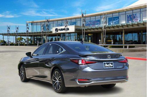 2025 Lexus ES 300h Base
