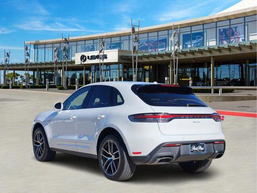 2023 Porsche Macan T