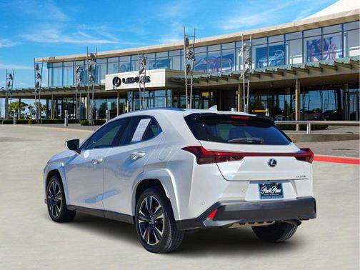 2025 Lexus UX 300h Premium
