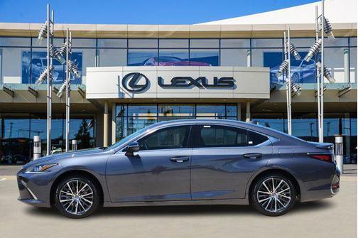 2025 Lexus ES 300h Base