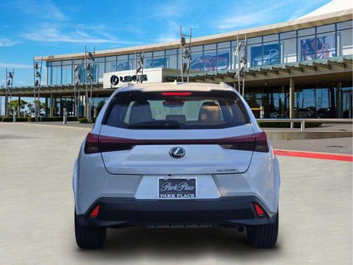 2025 Lexus UX 300h Premium