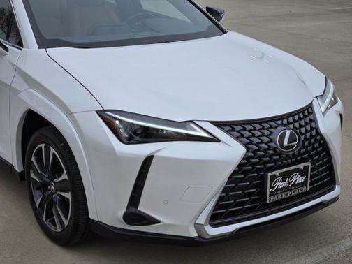 2025 Lexus UX 300h Premium