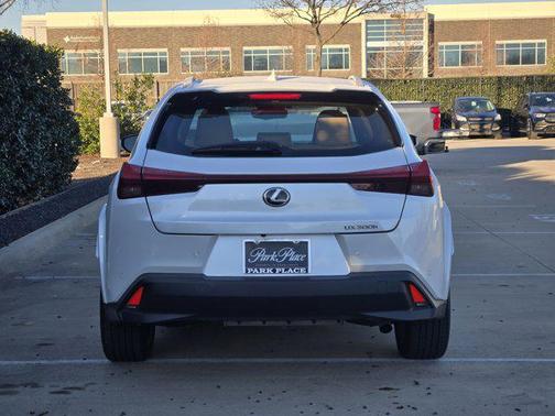 2025 Lexus UX 300h Premium