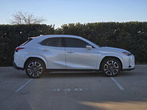 2025 Lexus UX 300h Premium