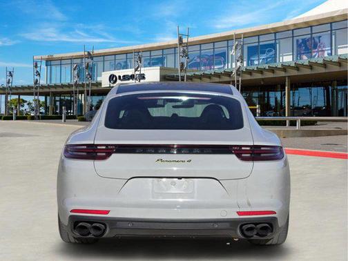 2018 Porsche Panamera 4