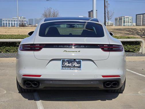 2018 Porsche Panamera 4