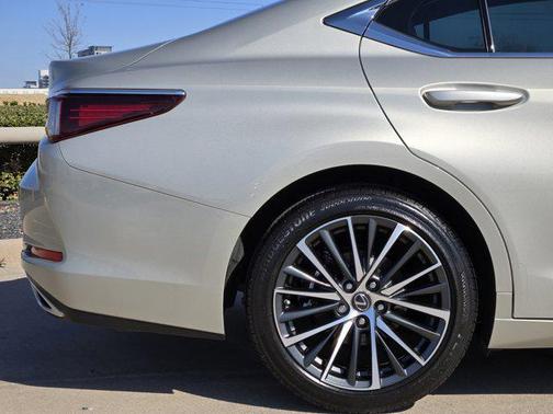 2025 Lexus ES 350 Premium