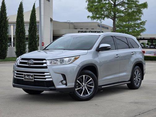 Celestial Silver Metallic 2018 Toyota Highlander XLE