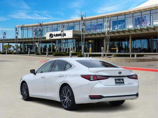 2025 Lexus ES 300h Premium