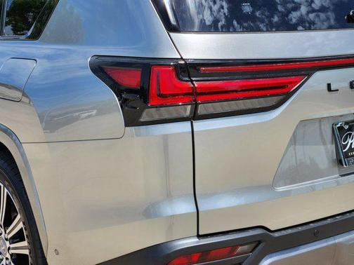 2025 Lexus LX 700h Luxury