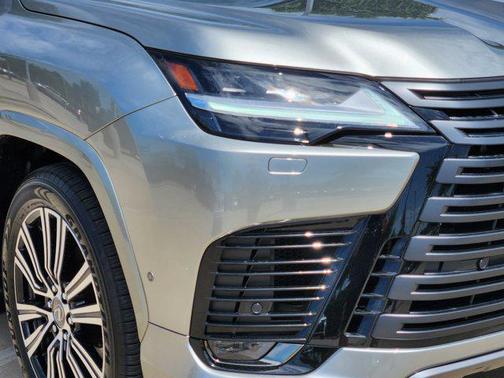 2025 Lexus LX 700h Luxury