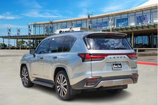 2025 Lexus LX 700h Luxury