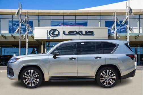 2025 Lexus LX 700h Luxury