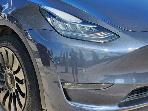 2022 Tesla Model Y Long Range Dual Motor All-Wheel Drive