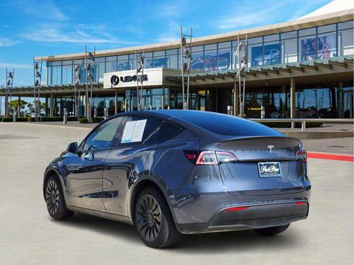 2022 Tesla Model Y Long Range Dual Motor All-Wheel Drive