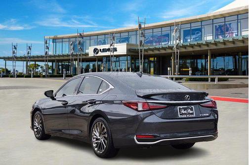 2025 Lexus ES 300h Ultra Luxury