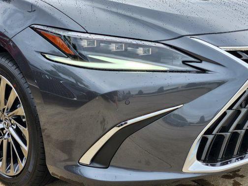 2025 Lexus ES 300h Ultra Luxury