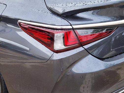 2025 Lexus ES 300h Ultra Luxury