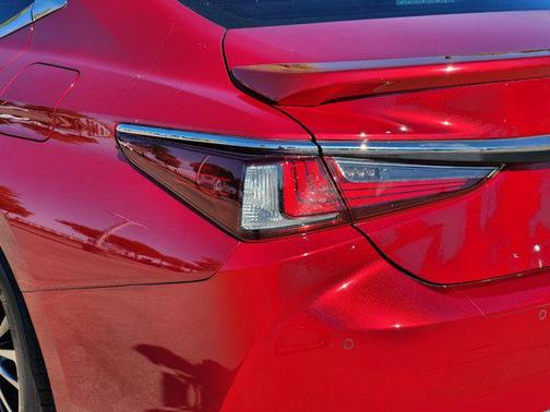 2023 Lexus ES 300h Premium