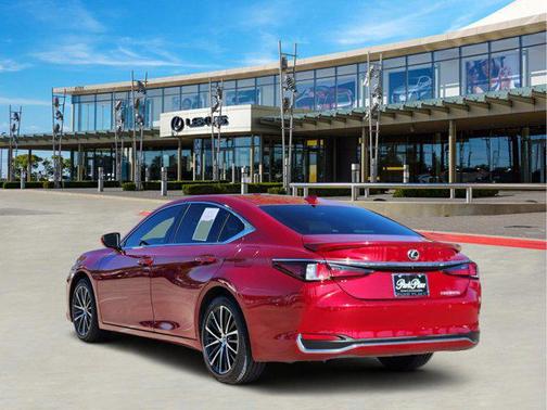 2023 Lexus ES 300h Premium