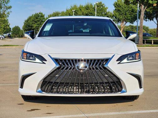 2025 Lexus ES 300h Luxury
