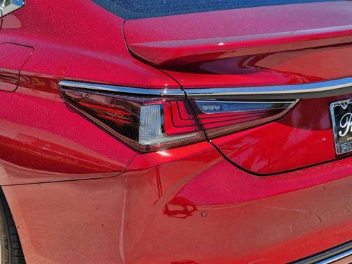 2025 Lexus ES 300h Luxury