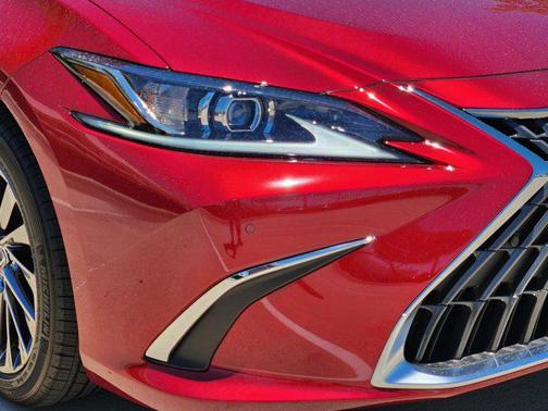 2025 Lexus ES 300h Luxury